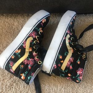 CCO: Unique floral Vans 👟 ONE DAY SALE